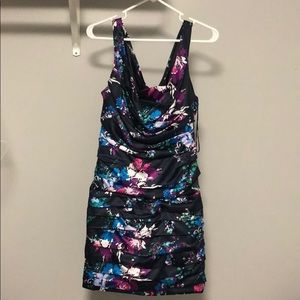 Final sale! EXPRESS. Floral ruched dress